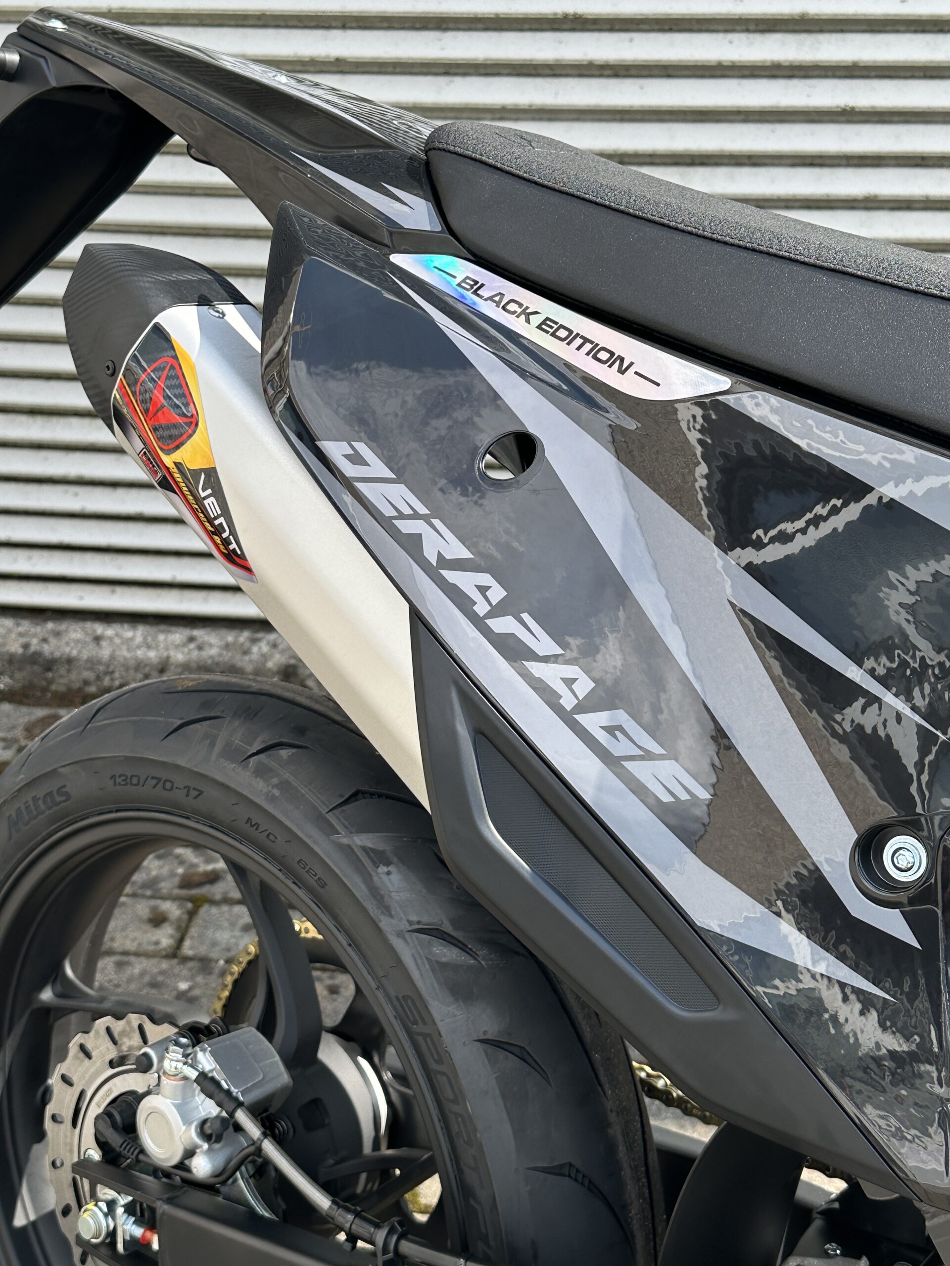 DERAPAGE 50 Black Edition - GRAFICA DEDICATA